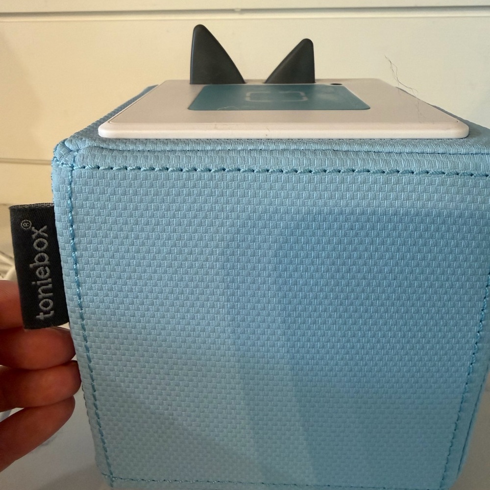 Toniebox Kid Friendly Music Box. Light Blue | Child Safe | EUC - Picture 6 of 7